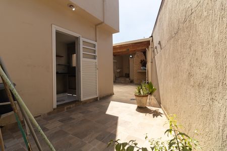 Casa à venda com 200m², 3 quartos e 2 vagas Casa à venda com 200m², 3 quartos e 2 vagasQuintal