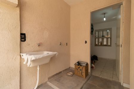Casa à venda com 200m², 3 quartos e 2 vagas Casa à venda com 200m², 3 quartos e 2 vagasLavanderia
