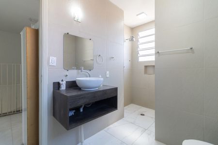 Casa à venda com 200m², 3 quartos e 2 vagas Casa à venda com 200m², 3 quartos e 2 vagasBanheiro Social