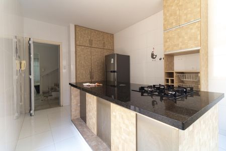 Casa à venda com 200m², 3 quartos e 2 vagas Casa à venda com 200m², 3 quartos e 2 vagasCozinha
