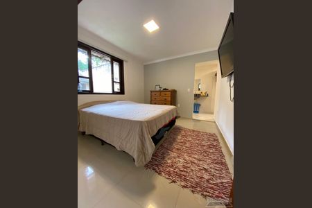 Casa de condomínio à venda com 738m², 4 quartos e 6 vagasFoto 02