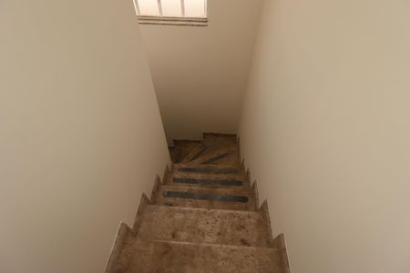Casa para alugar com 140m², 3 quartos e 2 vagasEscada