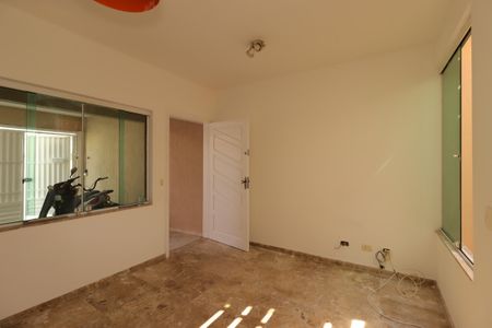 Casa para alugar com 140m², 3 quartos e 2 vagasSala