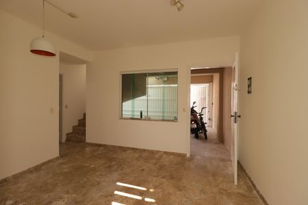 Casa para alugar com 140m², 3 quartos e 2 vagasSala