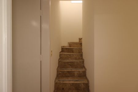 Casa para alugar com 140m², 3 quartos e 2 vagasEscada