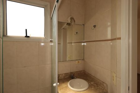 Casa para alugar com 140m², 3 quartos e 2 vagasBanheiro Social