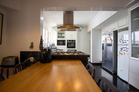 Apartamento à venda com 200m², 3 quartos e 4 vagas Apartamento à venda com 200m², 3 quartos e 4 vagasCozinha