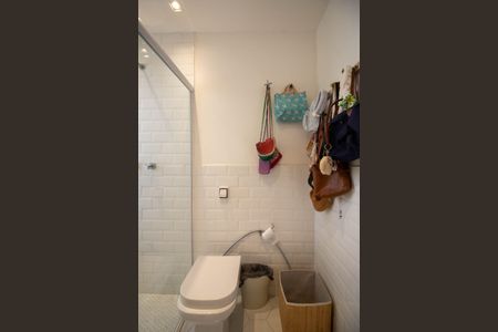 Apartamento à venda com 200m², 3 quartos e 4 vagas Apartamento à venda com 200m², 3 quartos e 4 vagasBanheiro Suíte 1