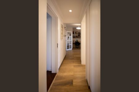 Apartamento à venda com 200m², 3 quartos e 4 vagas Apartamento à venda com 200m², 3 quartos e 4 vagasCorredor dos quartos