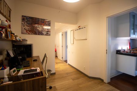 Apartamento à venda com 200m², 3 quartos e 4 vagas Apartamento à venda com 200m², 3 quartos e 4 vagasEscritório