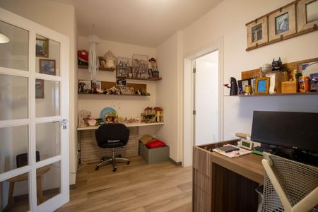 Apartamento à venda com 200m², 3 quartos e 4 vagas Apartamento à venda com 200m², 3 quartos e 4 vagasEscritório