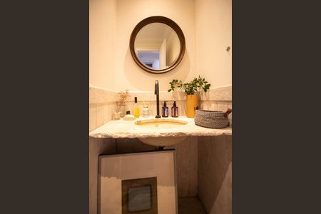 Apartamento à venda com 200m², 3 quartos e 4 vagas Apartamento à venda com 200m², 3 quartos e 4 vagasLavabo