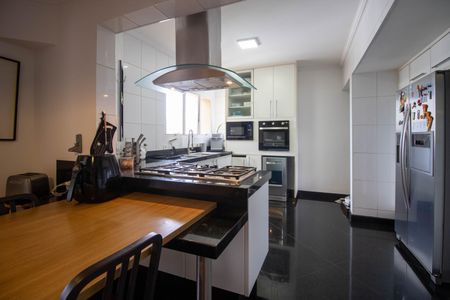 Apartamento à venda com 200m², 3 quartos e 4 vagas Apartamento à venda com 200m², 3 quartos e 4 vagasCozinha