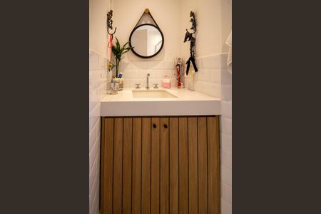 Apartamento à venda com 200m², 3 quartos e 4 vagas Apartamento à venda com 200m², 3 quartos e 4 vagasBanheiro Suíte 1