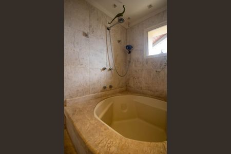 Apartamento à venda com 200m², 3 quartos e 4 vagas Apartamento à venda com 200m², 3 quartos e 4 vagasBanheiro Suíte 2