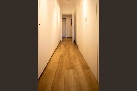 Apartamento à venda com 200m², 3 quartos e 4 vagas Apartamento à venda com 200m², 3 quartos e 4 vagasSuíte 2