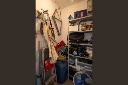 Apartamento à venda com 200m², 3 quartos e 4 vagas Apartamento à venda com 200m², 3 quartos e 4 vagasQuarto de Serviço