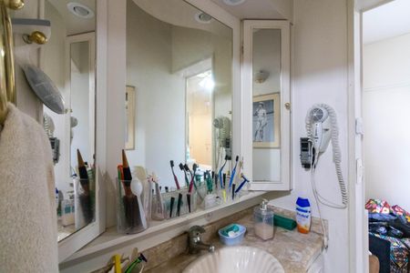 Casa para alugar com 500m², 4 quartos e 6 vagas Casa para alugar com 500m², 4 quartos e 6 vagasBanheiro da Suíte 1