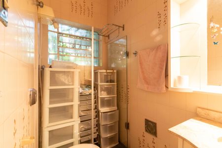 Casa para alugar com 500m², 4 quartos e 6 vagas Casa para alugar com 500m², 4 quartos e 6 vagasBanheiro da Suíte 2