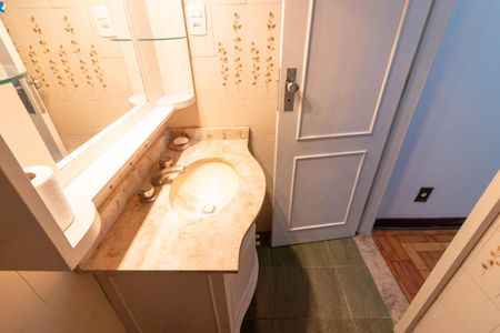 Casa para alugar com 500m², 4 quartos e 6 vagas Casa para alugar com 500m², 4 quartos e 6 vagasBanheiro da Suíte 2