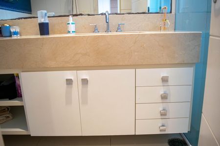 Apartamento à venda com 130m², 3 quartos e 2 vagasBanheiro da Suíte