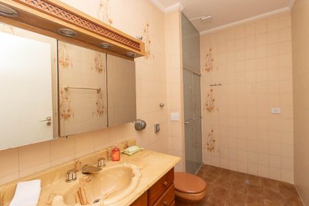 Casa para alugar com 270m², 4 quartos e 3 vagas Casa para alugar com 270m², 4 quartos e 3 vagasBanheiro