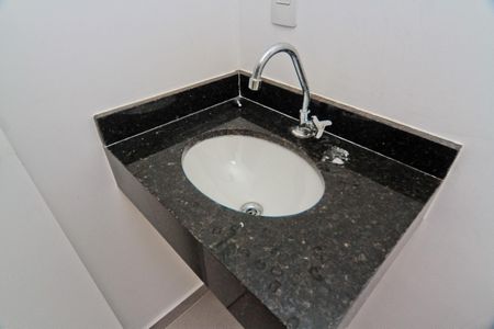 Apartamento à venda com 38m², 2 quartos e sem vaga Apartamento à venda com 38m², 2 quartos e sem vagaBanheiro