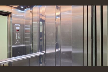 Apartamento à venda com 100m², 2 quartos e sem vagaElevador