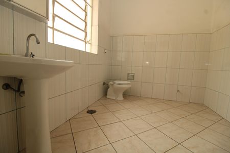Casa à venda com 235m², 4 quartos e 5 vagasBanheiro 1