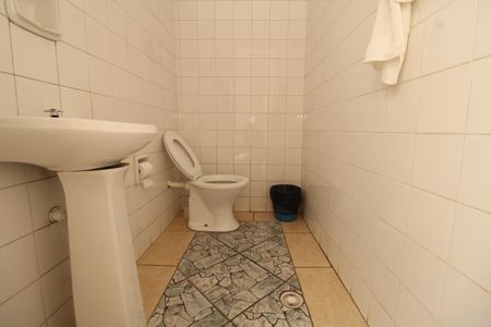 Casa à venda com 235m², 4 quartos e 5 vagasBanheiro 2