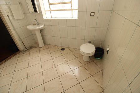 Casa à venda com 235m², 4 quartos e 5 vagasBanheiro 1