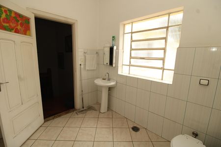 Casa à venda com 235m², 4 quartos e 5 vagasBanheiro 1