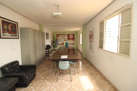 Casa à venda com 235m², 4 quartos e 5 vagasSala 3