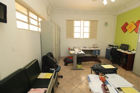 Casa à venda com 235m², 4 quartos e 5 vagasSala 2