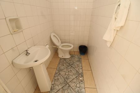 Casa à venda com 235m², 4 quartos e 5 vagasBanheiro 2