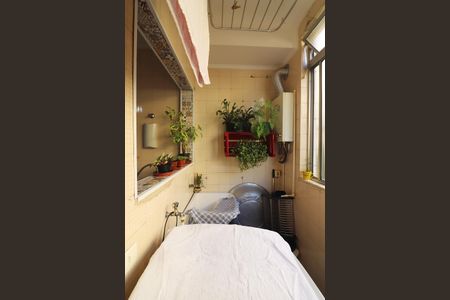 Apartamento à venda com 77m², 2 quartos e 1 vagaÁrea de Serviço