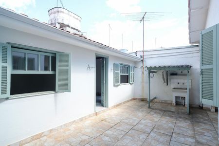 Casa à venda com 273m², 2 quartos e sem vagaQuintal e área de serviço