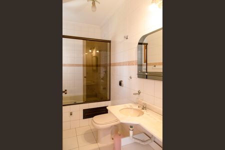 Casa de condomínio para alugar com 126m², 2 quartos e 3 vagasBanheiro do Quarto 1 suíte