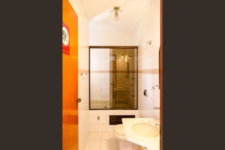 Casa de condomínio para alugar com 126m², 2 quartos e 3 vagasBanheiro do Quarto 1 suíte