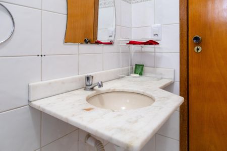 Casa de condomínio para alugar com 126m², 2 quartos e 3 vagasBanheiro social