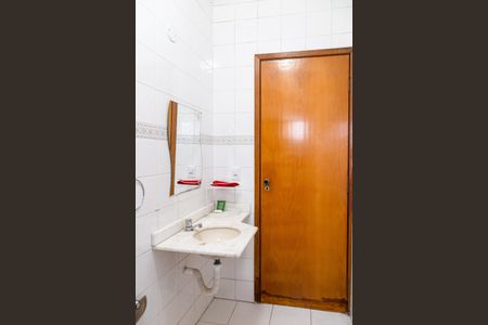 Casa de condomínio para alugar com 126m², 2 quartos e 3 vagasBanheiro social