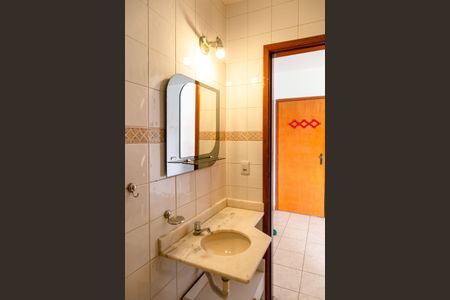 Casa de condomínio para alugar com 126m², 2 quartos e 3 vagasBanheiro do Quarto 1 suíte