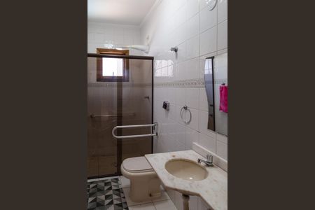 Casa de condomínio para alugar com 126m², 2 quartos e 3 vagasBanheiro social