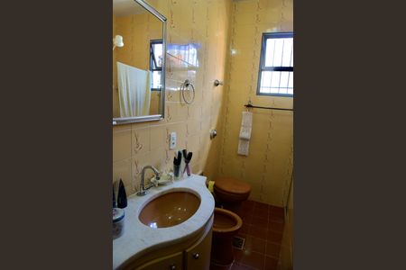 Casa à venda com 136m², 3 quartos e 1 vaga Casa à venda com 136m², 3 quartos e 1 vagaBanheiro