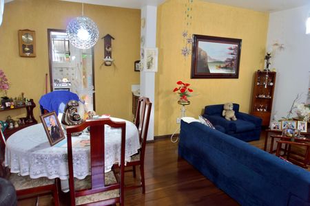 Casa à venda com 136m², 3 quartos e 1 vaga Casa à venda com 136m², 3 quartos e 1 vagaSala