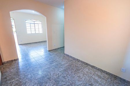 Casa para alugar com 90m², 3 quartos e 4 vagas Casa para alugar com 90m², 3 quartos e 4 vagascopa