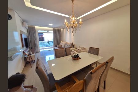 Casa à venda com 97m², 2 quartos e 2 vagasSala de jantar