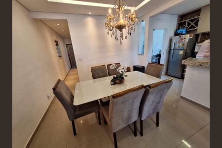Casa à venda com 97m², 2 quartos e 2 vagasSala de jantar