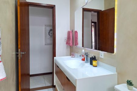 Casa para alugar com 450m², 3 quartos e 3 vagasBanheiro Social