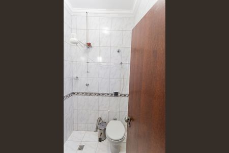 Casa à venda com 199m², 4 quartos e 3 vagasBanheiro da Suíte 2 no Terraço Gourmet